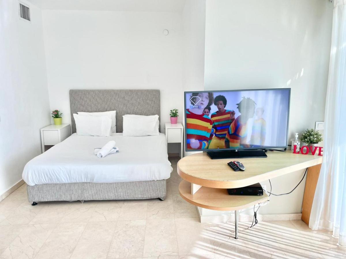 Oceanus Apartment Hotel Herzliya Екстер'єр фото