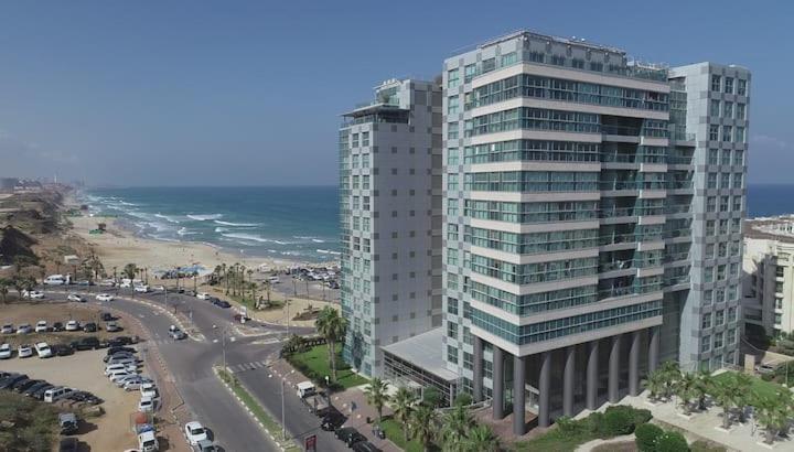 Oceanus Apartment Hotel Herzliya Екстер'єр фото