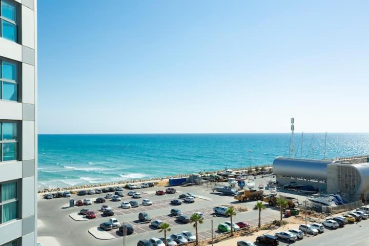 Oceanus Apartment Hotel Herzliya Екстер'єр фото