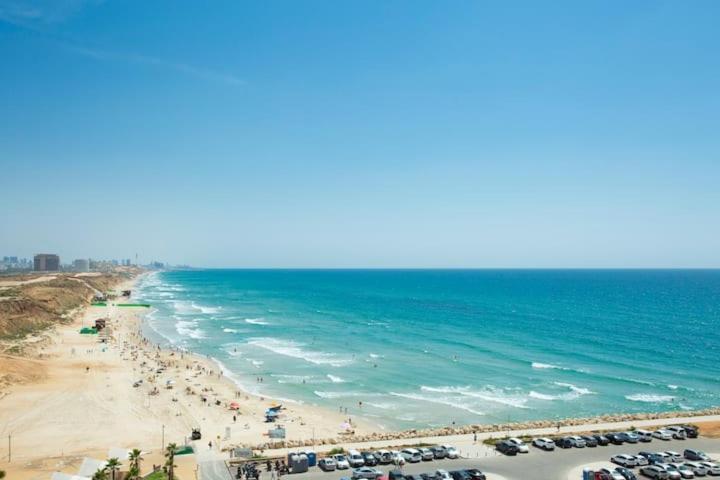 Oceanus Apartment Hotel Herzliya Екстер'єр фото